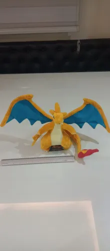 Mega Charizard y Pelúcia original
