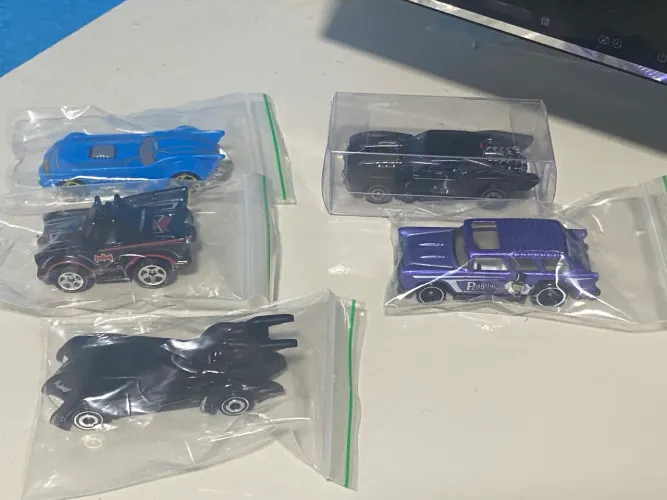 Kit 5 Carrinhos Hot Wheels BATMAN