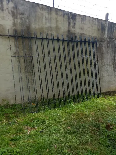 Portão de  ferro de correr reforçado com 2,59X1,96 + portão de abrir com 1,11X1,96