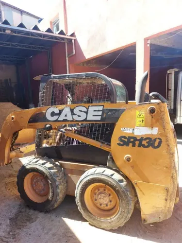 Mini Carregadeira Case SR130 Loader 