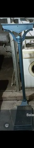 Balança Antiga de Consultório Médico