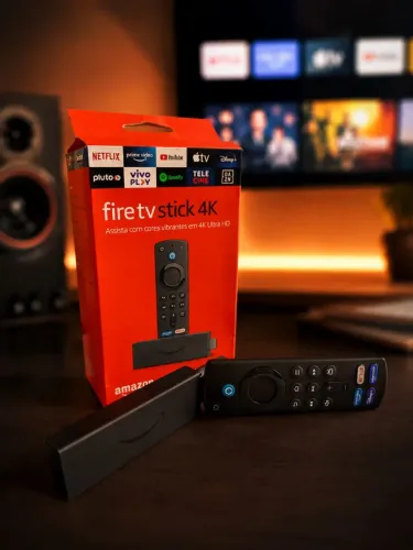 Fire TV Stick 4K - Assista com cores vibrantes em 4K Ultra HD.