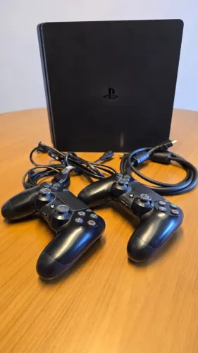 PLAY STATION 4 - PS4