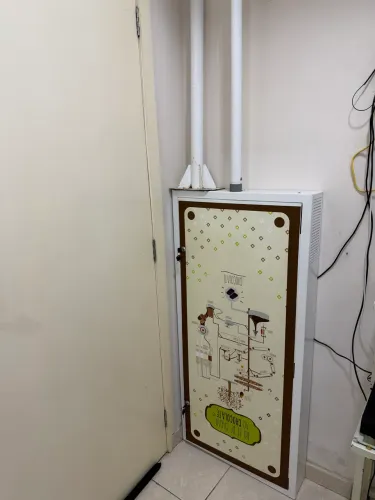 Suporte para TV em vitrine