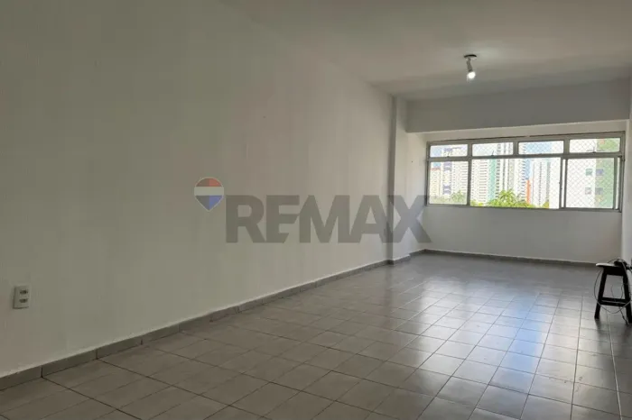 Apartamento Nascente, 3 quartos em Excelente Localização, à Venda na Estrada do Arraial, T