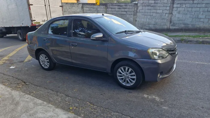 Toyota Etios XLS Sedan 1.5 Flex 16V 4P Mec. 2015