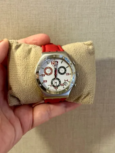 Swatch Irony com pulseira vermelha