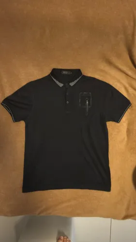 Camiseta Hugo Boss modelo gola polo