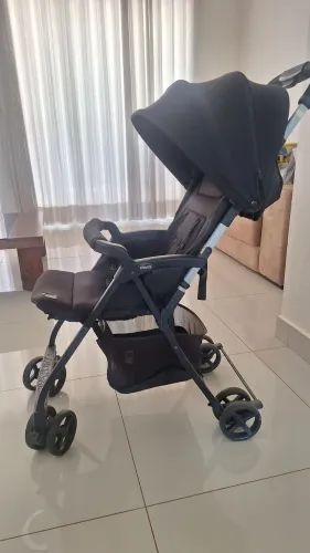 Carrinho de bebê marca Chicco