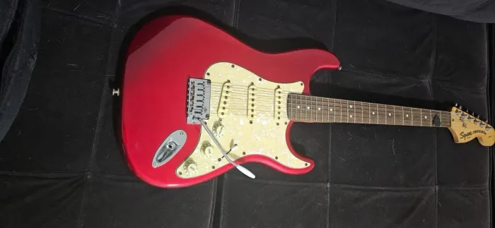 Guitarra Squier Stratocaster Standard by Fender 