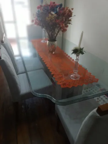 Mesa de 6 lugares,vidro de Cristal e base em mármore