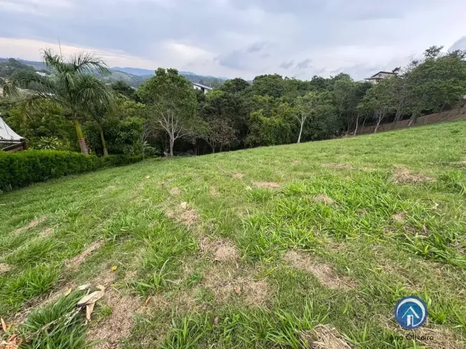 Terreno de 1000m² no condomínio Recanto Santa Barbara em Jambeiro - SP