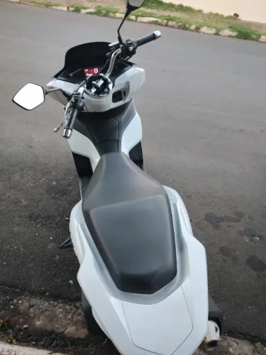 Moto impecável 2026 com apenas 5.500 km
