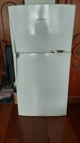 Geladeira Electrolux Frost Free DS 600 para retirada de peças