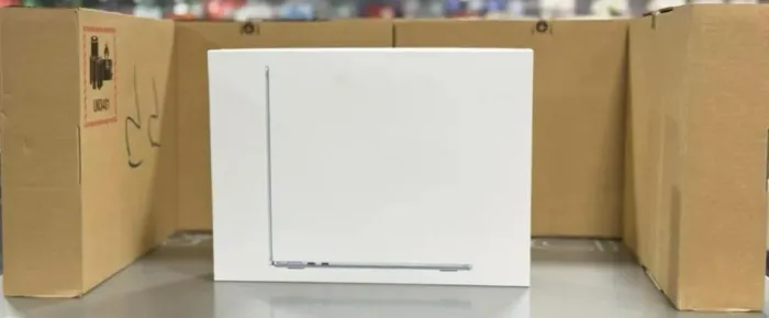 Apple MacBook Air (2025) de 13.6 - 16GB RAM / 256GB SSD - Chip M4