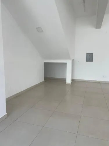 Salão comercial para aluguel possui 120 metros quadrados em Vila Hortência - Sorocaba - SP