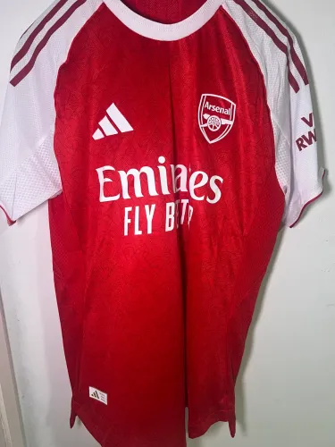 Camisa do Arsenal modelo 26/27
