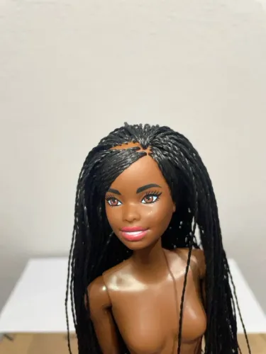 Boneca Barbie negra Básica customizada
