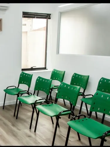 Cadeira Fixa Empilhavel