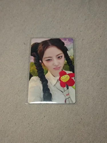 Photocard original kpop yunjin era crazy