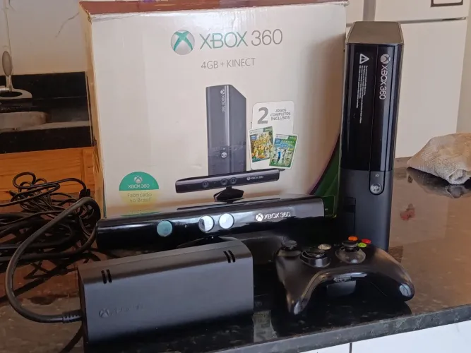 Kit Xbox 360 E (Super Slim) + Kinect + Controle + Fonte e Cabos (Para Sucata/Conserto)