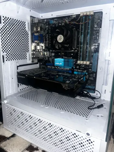 ? PC Gamer Completo - AMD FX 8300 + 16GB RAM + R7 260X (Ótimo Estado!)