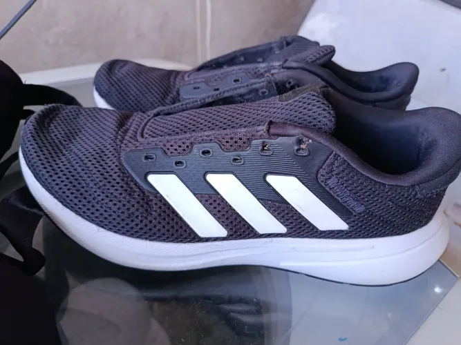 Tênis Adidas