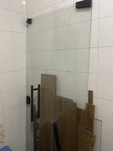 Vendo porta de vidro.
