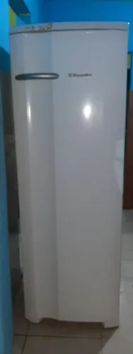 geladeira Electrolux degelo. 340 litros. funcionando perfeitamente. com todos acessórios  
