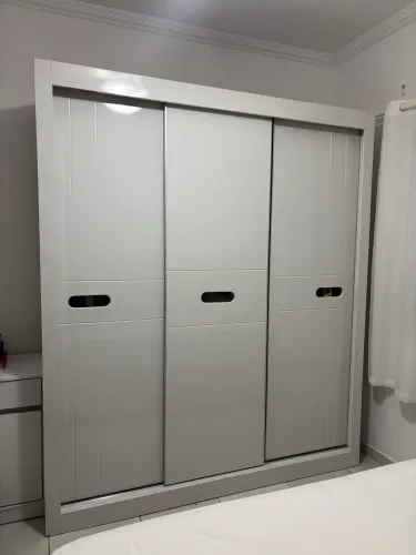 Guarda-roupa casal - 3 portas