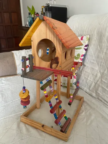 CASINHA DE MADEIRA + BALANÇO + BRINQUEDO PARA CALOPSITAS/PASSARINHOS