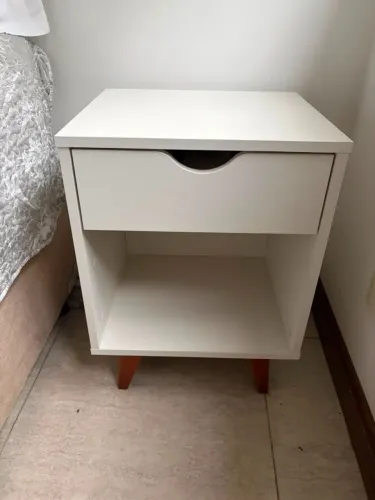 MESA DE CABECEIRA 1 GAVETA COM NICHO LIN