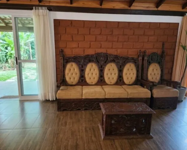 PROMOÇÃO DE SOFÁ COLONIAL DE MADEIRA