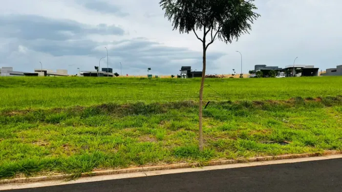 Terreno no Guestier 1 próximo a entrada do clube com vizinho do lado