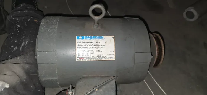 Motor elétrico marca Marathon modelo 20C184TDR70540F com 5HP trifásico 230V/460V 1745 RPM