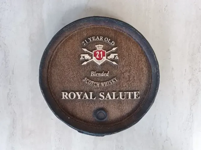 Barril Decorativo Vintage de parede do uísque escocês Royal Salute 21 anos. 