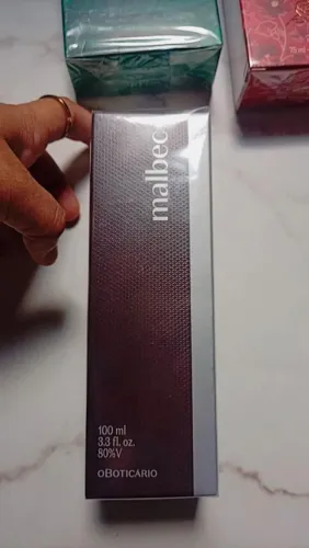 Perfume masculino e feminino e hidratante