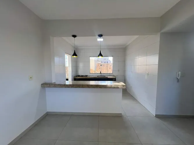 Alugo apartamento com 03 quartos e 02 vagas cobertas - Itaúna/Mg!!