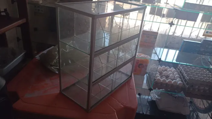 Vendo vitrine de vidro