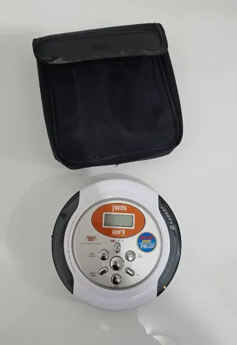 Discman JWin JX-CD915 MP3 (Rádio OK / CD Não Lê - Para Conserto)