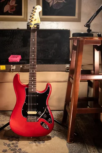Guitarra Fender Stratocaster HSS FSR Limited Edition Candy Red Burst 2010 MIM