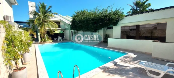 Casa em Camboinhas com 03 Quartos, Piscina e Churrasqueira.