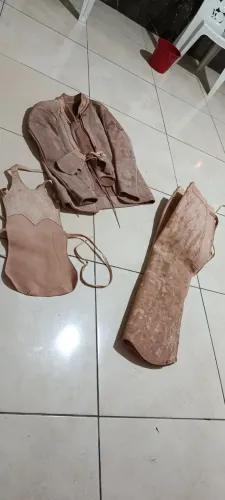 Gibão de couro