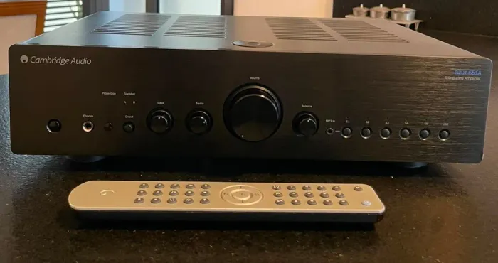 Amplificador integrado Cambridge Áudio Azur 651A