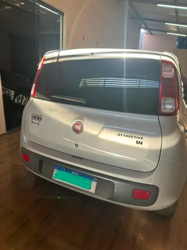 Fiat Uno Attractive 1.4 EVO Fire Flex 8V 4P 2011