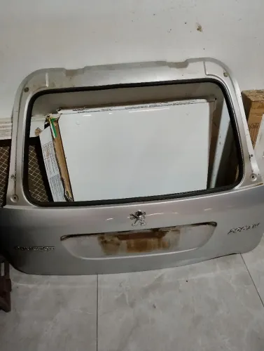 Tampa traseira porta malas Peugeot 206 SW
