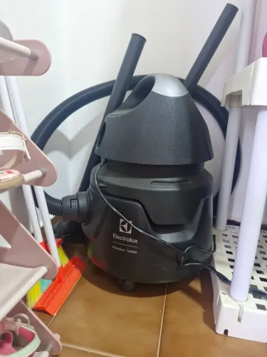 Aspirador de pó e água