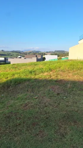 Casa de condomínio para venda tem 300 metros quadrados