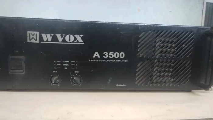 Vendo um Amplificador W vox 3500