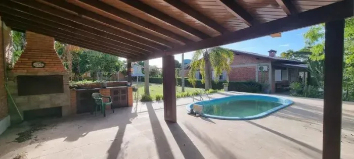 Sítio com campo de futebol e piscina dentro de condomínio fechado em Águas Claras